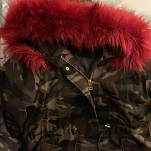 Over sized LARGE camo coat with reddish fur collar